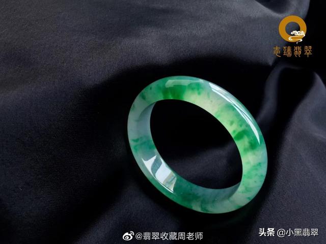 冰飘花翡翠手镯是啥档次,这个飘花手镯品质怎么样？2万购买值得吗？