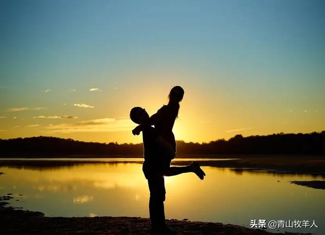 <a href=https://maguai.com/list/256-0-0.html target=_blank class=infotextkey>朋友圈</a>表白的话语:暗恋却又不敢表白的句子？