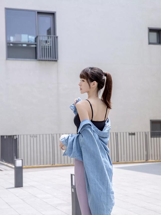 周米粒,95后,每天在发自己的照片,散发自己青春的魅