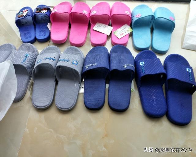 塑料拖鞋穿几个月就有一股臭味是为什么？