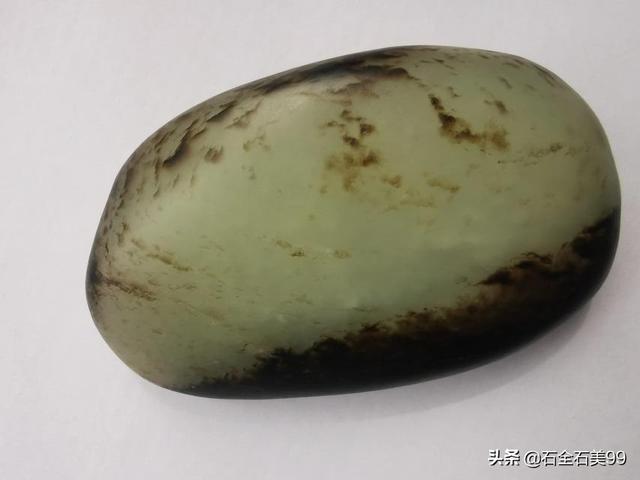 和田玉皮色种类图解,大家帮我看看这是不是和田玉，皮色对不对？