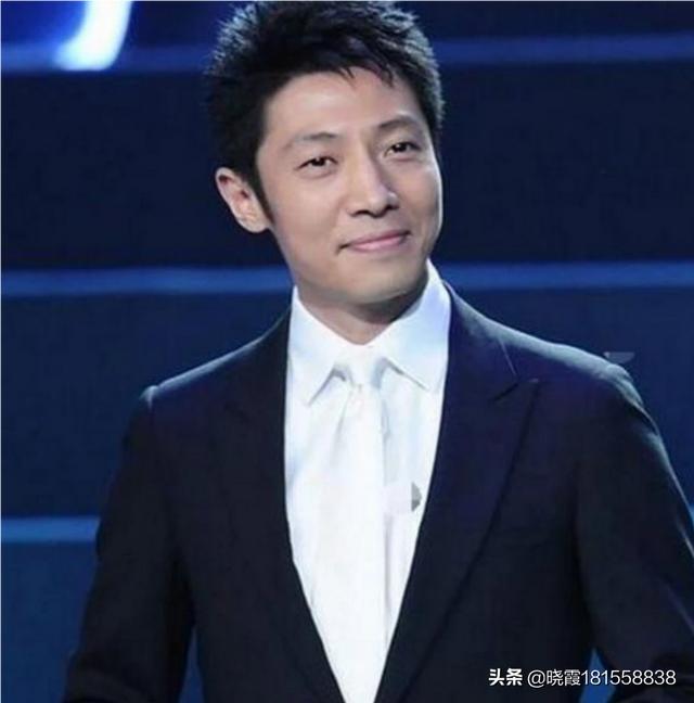 朱军的妻子:朱军在老婆大风中起舞似少女太撩人，朱军赋闲在家老婆不介意吗？
