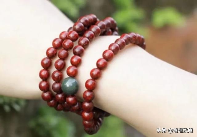 93属鸡人2022年全年运势,属鸡的戴什么手串寓意好？