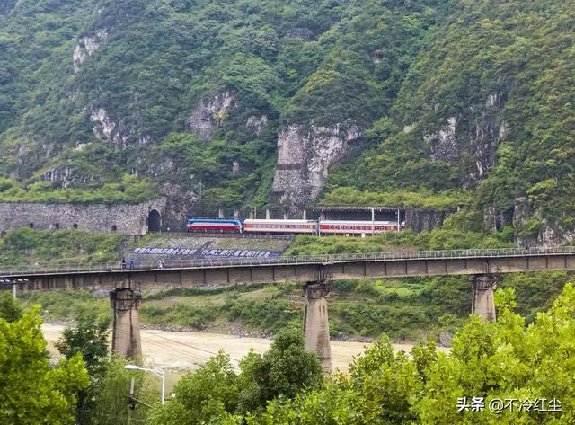 成都天宠网怎么样:让你去一趟四川旅游是选择开车自驾游还是坐火车风景游？ 成都宠来了怎么样