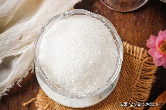 红糖冰糖和白糖有什么区别吗糖精和木糖醇又有什么区别呢