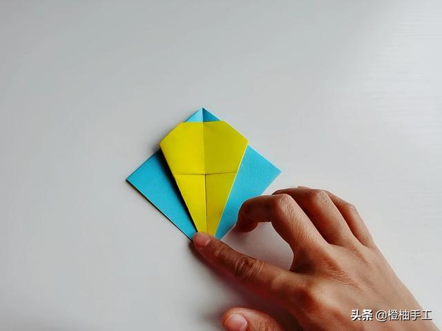折耳兔怎么画简单:可不可以给我简易说一下皮卡丘书签怎么折？