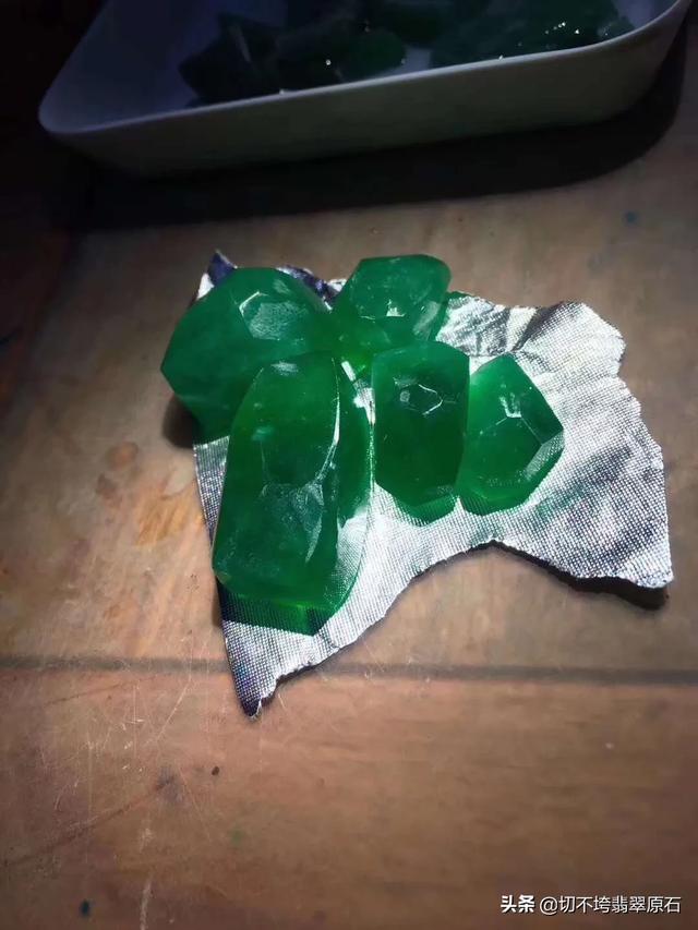 翡翠原石入门级知识大全,高手是怎样入手的翡翠原石呢？