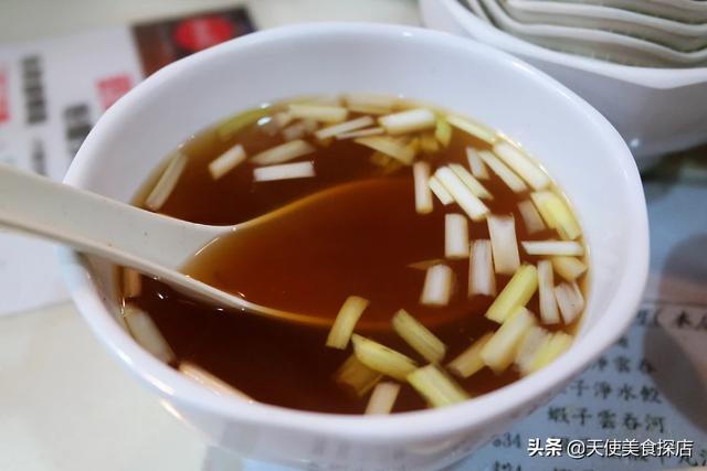 罗嘉良个人资料:夏日炎炎，香港人为啥爱吃热气腾腾的云吞面？