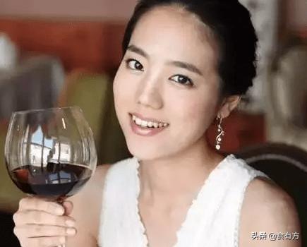 喝红酒可以减肥吗，坚持喝葡萄酒真的能使人年轻漂亮吗