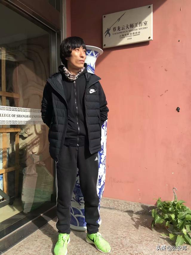 成龙的飞机:喜剧演员成龙的功夫真的能够超过功夫皇帝李连杰吗