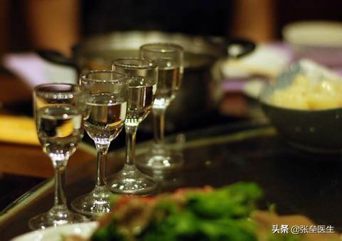 退休后参加饭局，说什么话最掉价