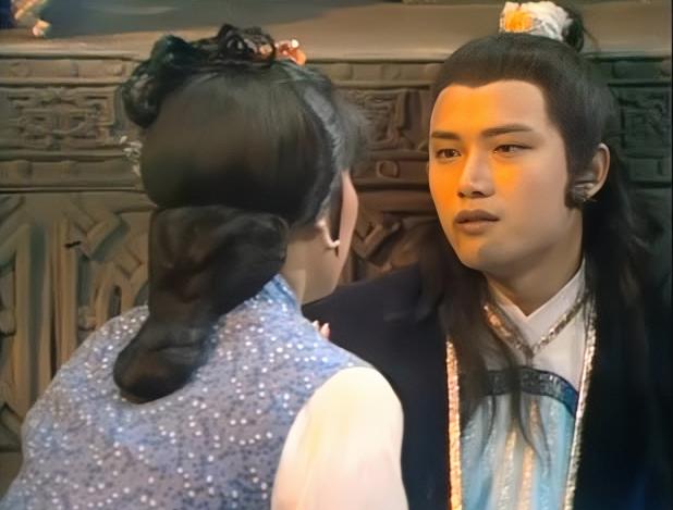 《射雕英雄传》中：黄蓉貌美如花，杨康为何对她无动于衷？插图43