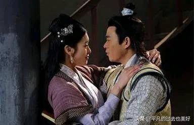 李佳琦给金靖过生日:老婆的生日要到了送什么呢！贵了又买不起几百的又不知道买什么