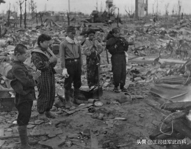 二战德国雪貂:二战德国和日本在盟军的战略轰炸机轰炸下分别丧生了多少人？