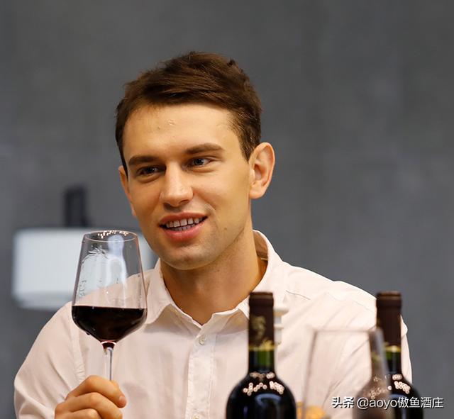 西班牙爱特拉干红葡萄酒价格，红酒知识品酒：如何简单的判断葡萄酒的优劣
