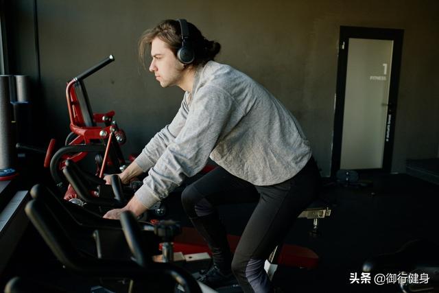 动感单车的好处，健身房里的动感单车减脂有没有效果