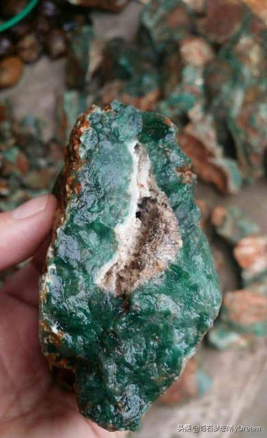 看玉原石图片大全,中国四大奇石，为什么这么好？