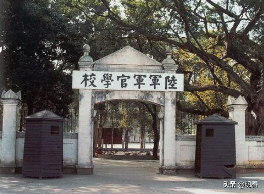 邓文仪:黄埔军校成立初期，招生很严格，为什么却接收了讲武堂一百多人？