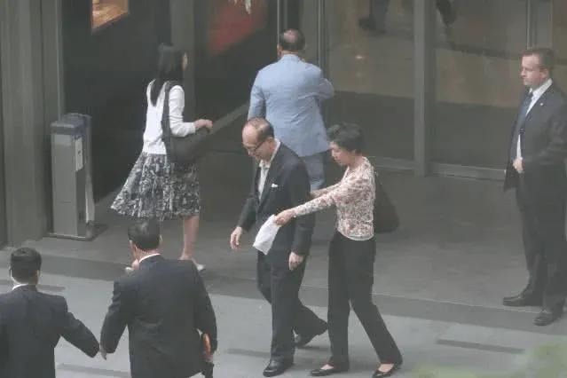 李嘉诚豪宅图片:为什么李嘉诚辛苦一辈子，财富榜上比不过马云马化腾？