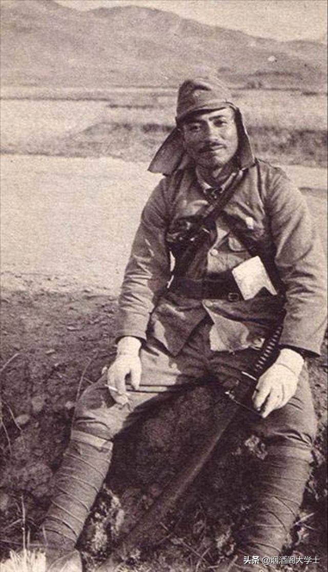 二战时日军在行军作战时,军帽两侧为何会有几块垂布?-生活百科