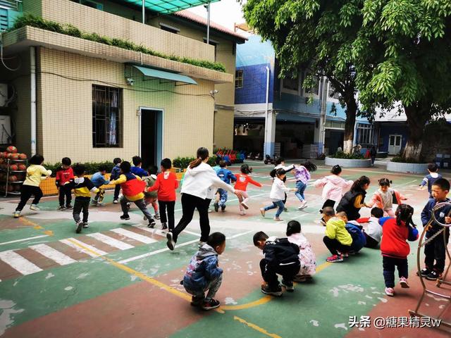 为什么幼儿园老师发的照片里面几乎没我家孩子？