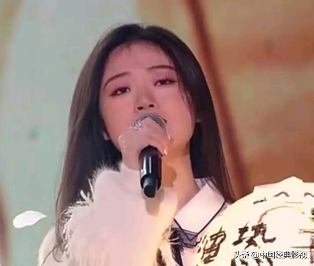 如何看待《好声音》总冠军单依纯签约百沐娱乐？是自毁前程吗？