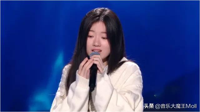 谭晶怎么了:《天赐的声音》总决赛，谭晶帮唱单依纯，你怎么看？