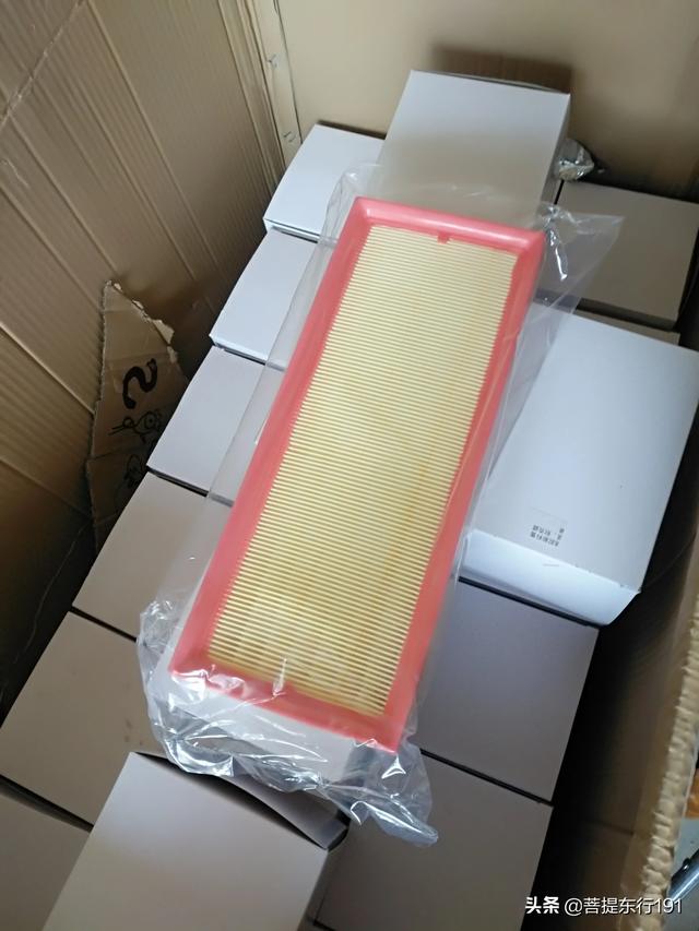 本人有固定工作,想办一个家庭作坊式工厂,投资十万左右,做什么比较好？