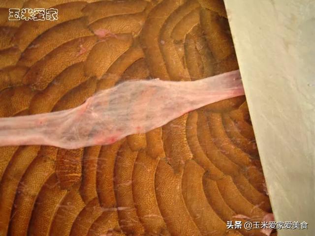 广东香肠的肠衣是用什么做的，能直接吃吗