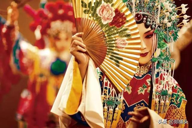 李玉刚是男是女:李玉刚仿女声是天生的还是练成的