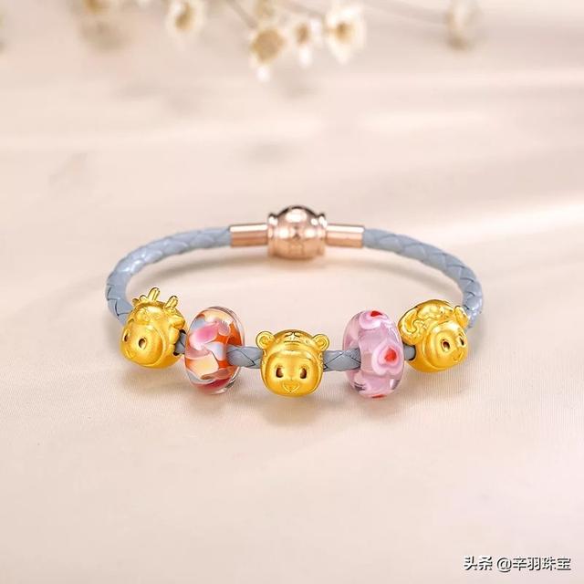 适合年轻人的黄金手镯,黄金首饰不适合年轻人戴吗？