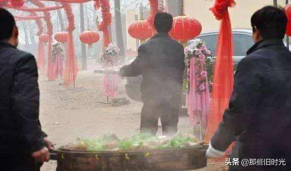 出柩时发生的灵异事件:你有没有夜晚走过农村乱葬岗的经历，是什么让你克服恐惧的呢？