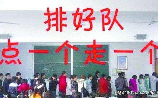老师每次都念错我的名字,终于再一次念错我的名字的时候,班上有男生在课堂上纠正了老师,老师会难堪吗？