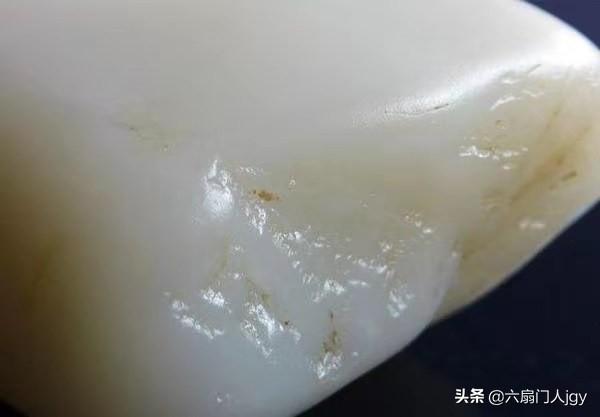 朱国武:你喜欢玉器收藏吗？这是和田羊脂玉吗？价值多少？