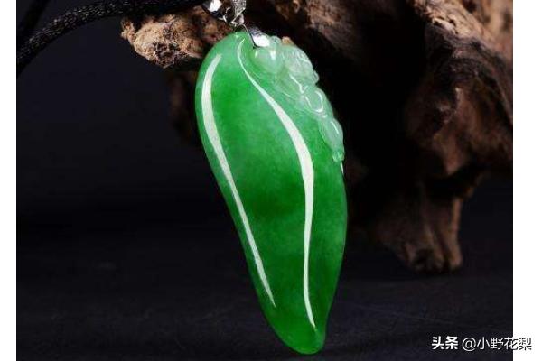 玉石吊坠各种图案寓意,玉器挂件玉兰花是什么意思？