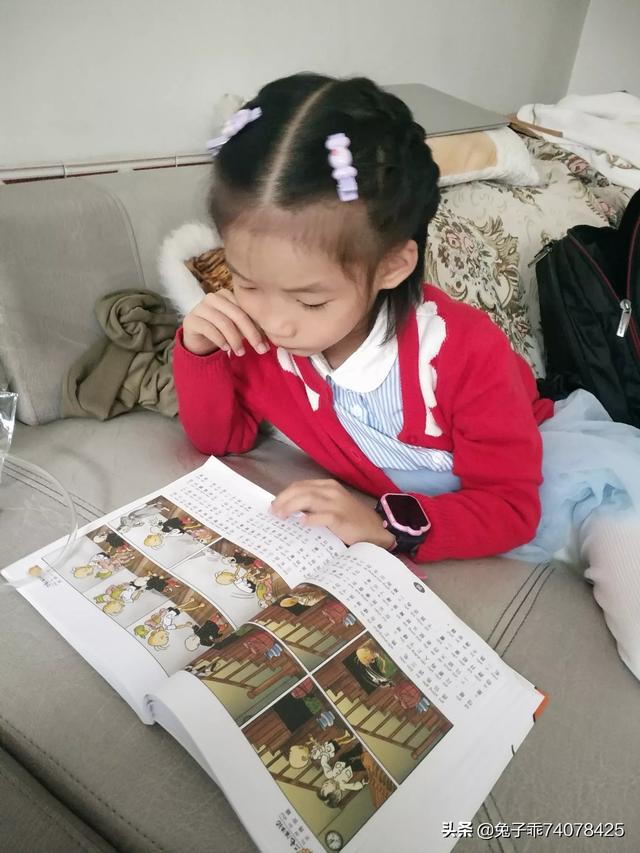 孩子刚上学,每天让她读二十分钟带拼音的书,她很抵触,看时间读,到点就停,怎么办？