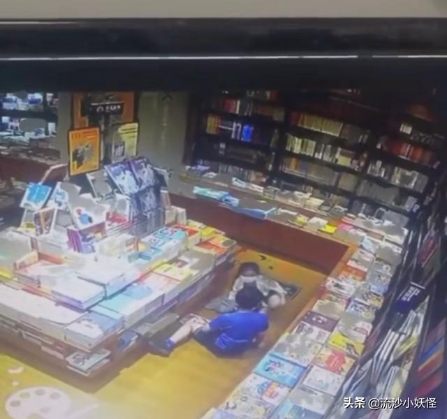 上海书店10岁儿童不雅事情,男生父母称对方是自愿的,咋回事？