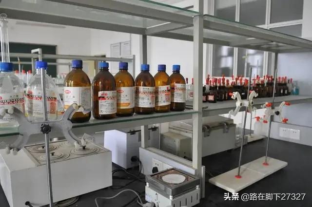 灵异事件化学老师:如何看待12月28日广东石油化工学院的两个女生被泼浓硫酸？