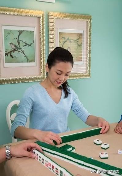 一个女人天天不上班打麻将是什么心态,问题是她自己什么都没有？