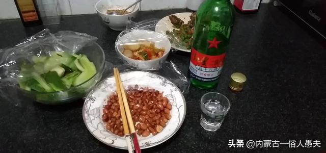 有些人每天晚上下班后总想喝点白酒，这样算不算是酗酒呢？你怎么看？插图27