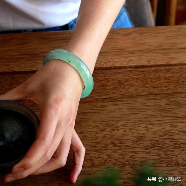 真的玉镯最便宜多少钱,玉镯的价格在什么价位才算是正宗货？