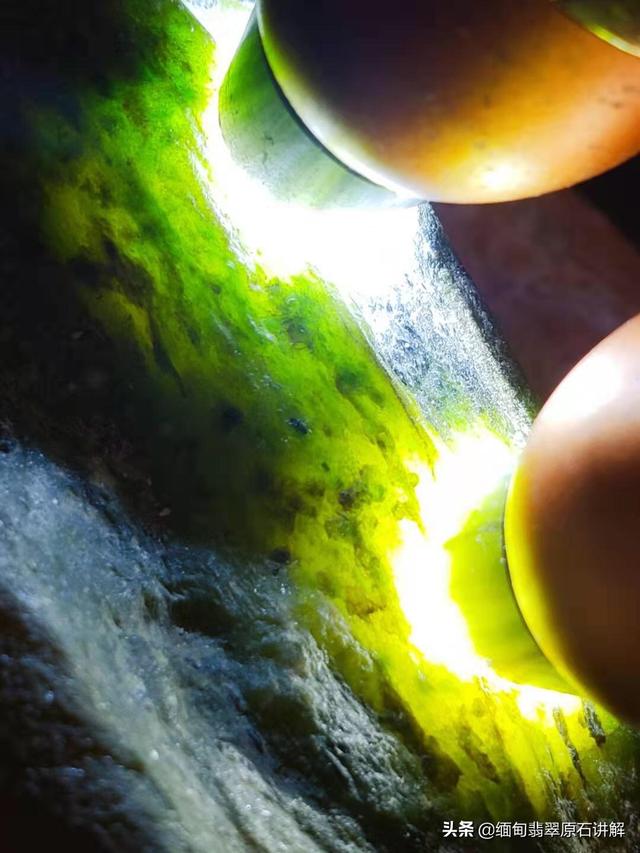 缅甸翡翠玉如何鉴别好坏,缅甸玉很不值钱么？如何辨别玉质？