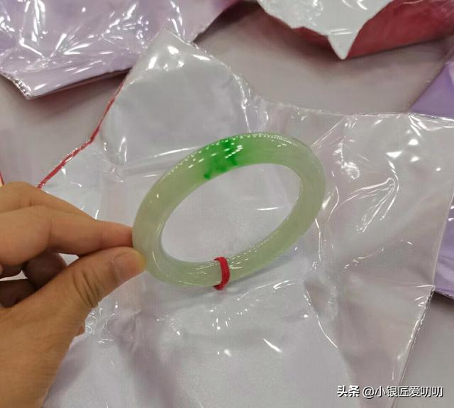 20万以上的玉镯图片,为什么这样的手镯值100万？