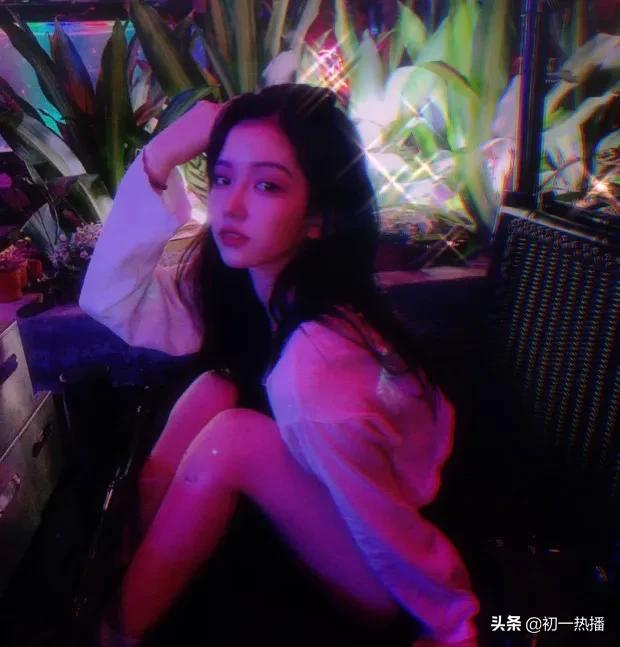 男人微信聊天中撩妹常用的4个<a href=https://maguai.com/list/39-0-0.html target=_blank class=infotextkey>搞笑</a>表情图片是什么你知道吗