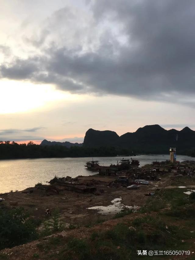 斗牛犬躲冰箱避暑视频:为什么小时候感觉不到夏天热，现在不开空调根本受不了？ 斗牛犬吃醋睡觉视频