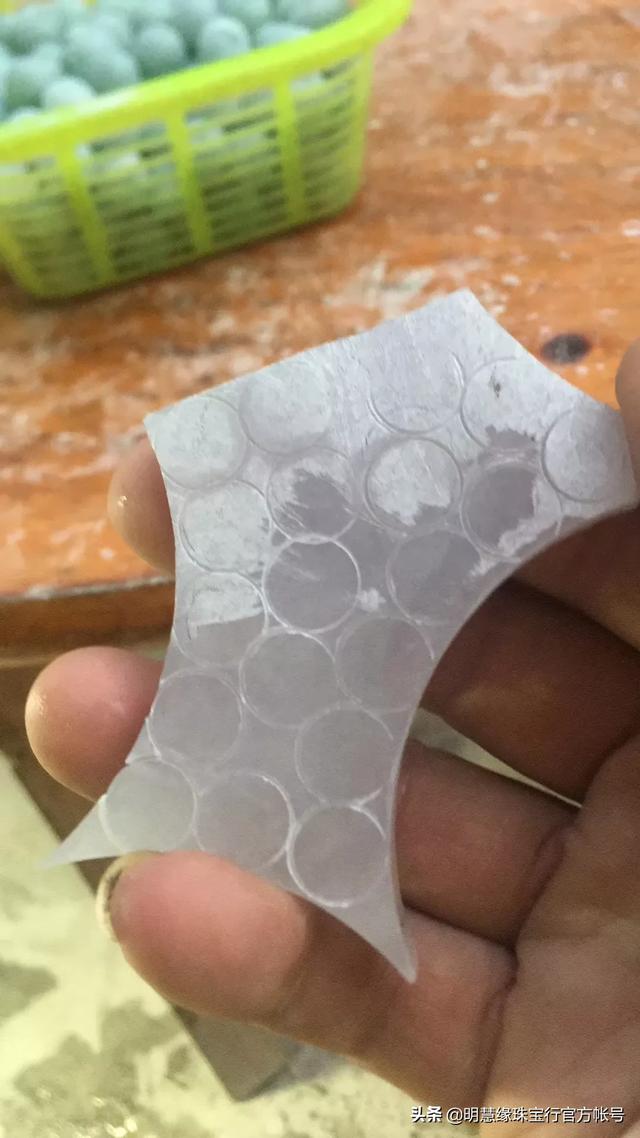 销售翡翠如何夸赞翡翠,为啥有人说玩翡翠时买者如鼠，卖者如虎？