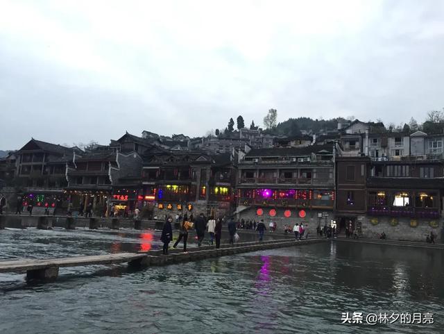 凤凰古城简介:听说凤凰古城很美，请简单介绍一下？