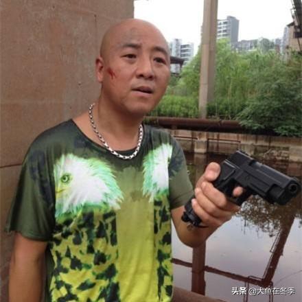 周晓欧:《战狼》周晓鸥为什么挟持自己人？