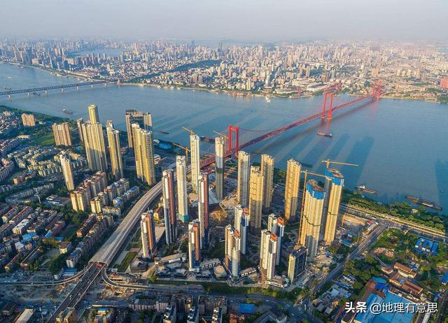 江苏南通某河堤发生局部塌陷，为什么不把长江大堤修成高速公路