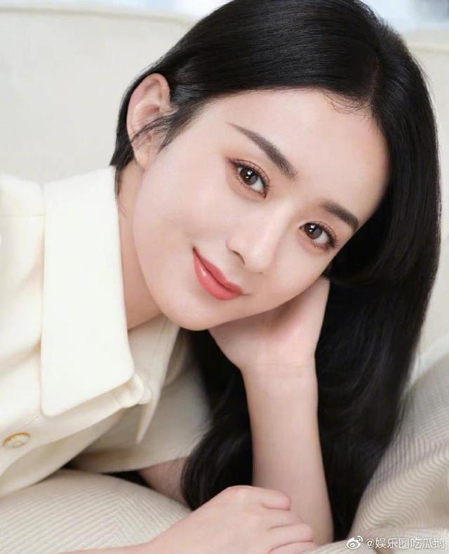 杨颖的老公是谁图片:人气明星杨幂和Angelababy谁唱歌好听？